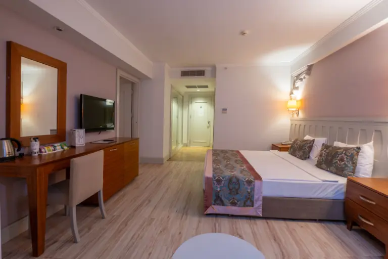 Aile Odası - Havuz Manzara