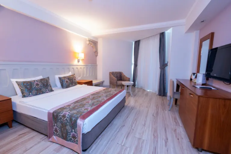 Aile Odası - Havuz Manzara